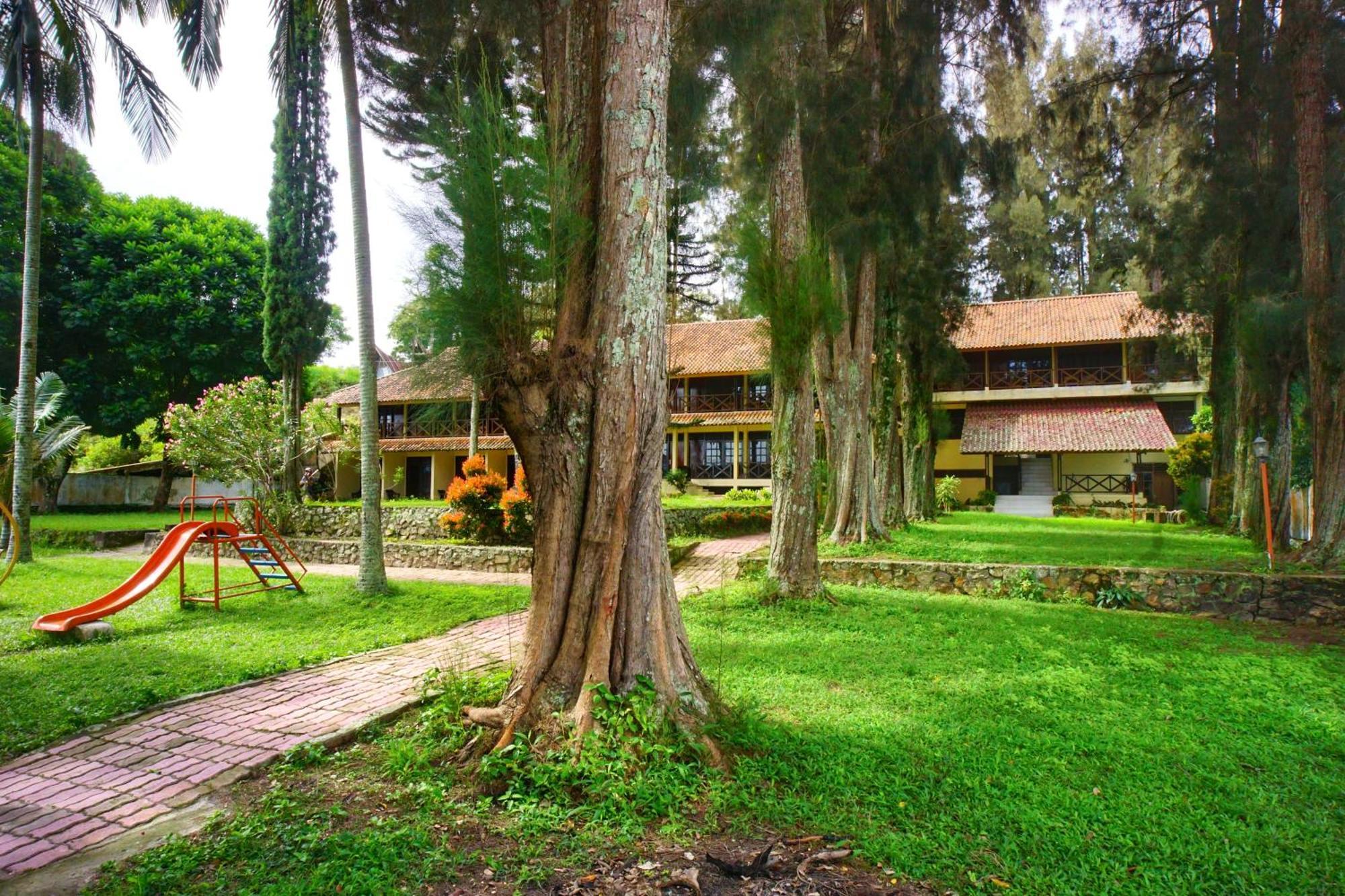 Hotel Pandu Lakeside Tuktuk Buitenkant foto