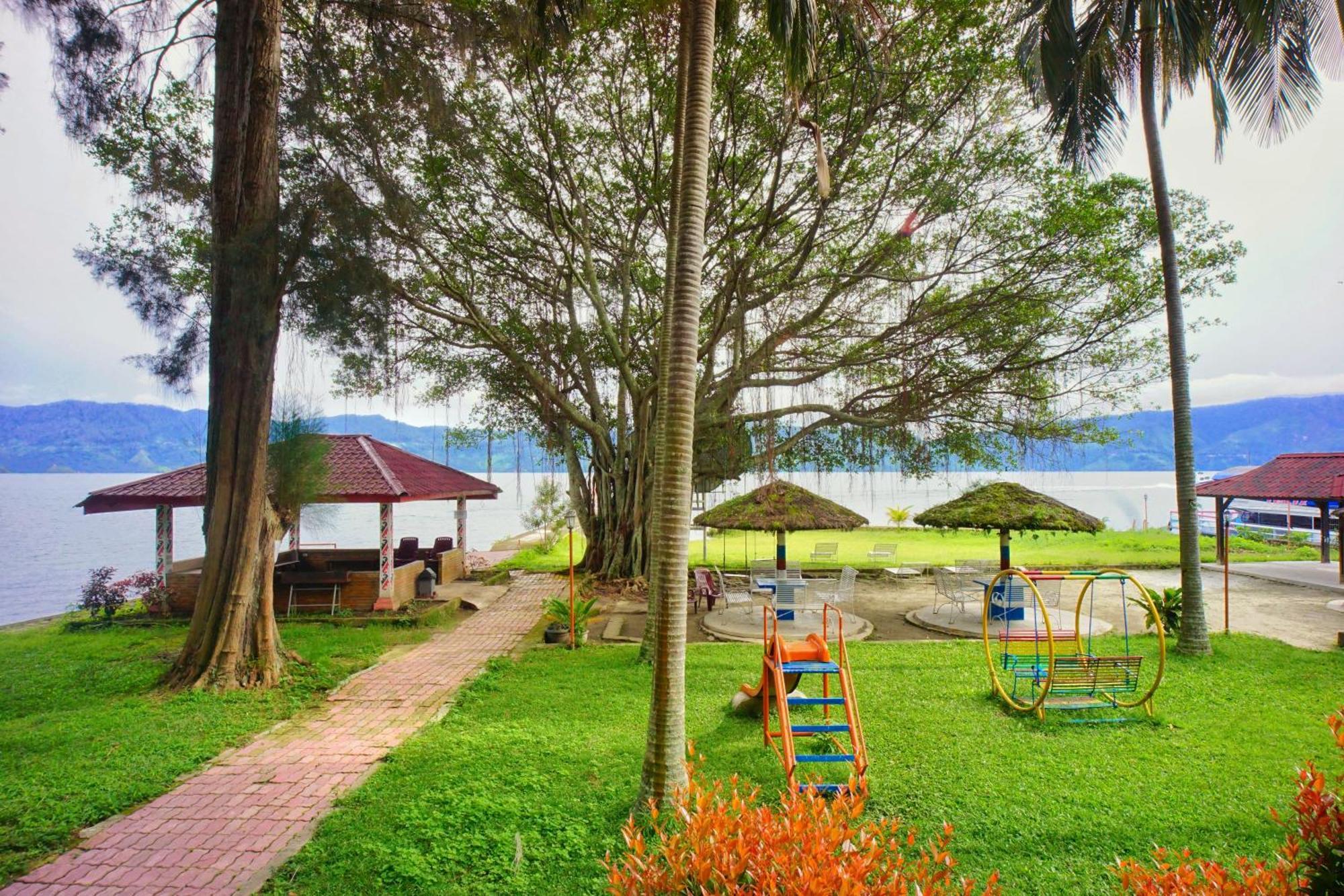 Hotel Pandu Lakeside Tuktuk Buitenkant foto