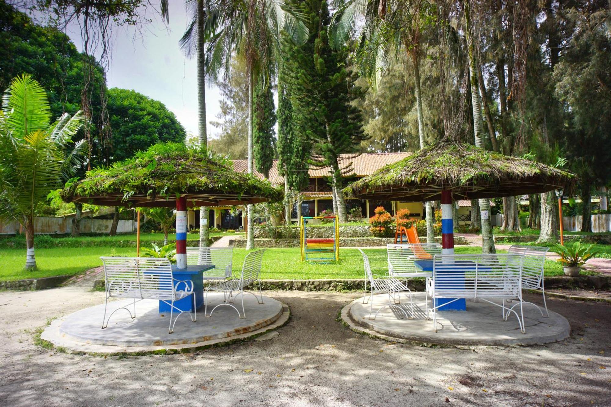 Hotel Pandu Lakeside Tuktuk Buitenkant foto