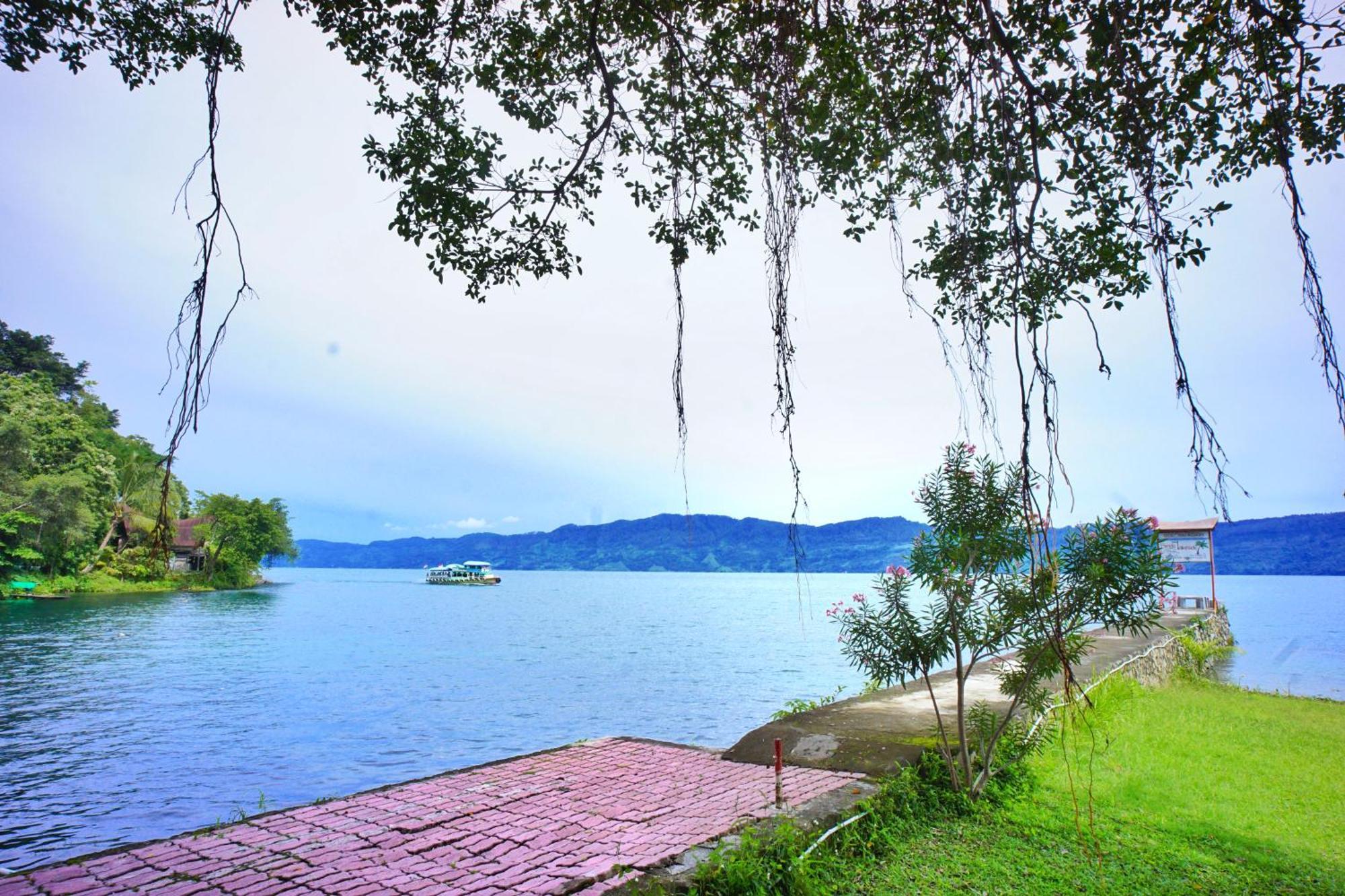 Hotel Pandu Lakeside Tuktuk Buitenkant foto