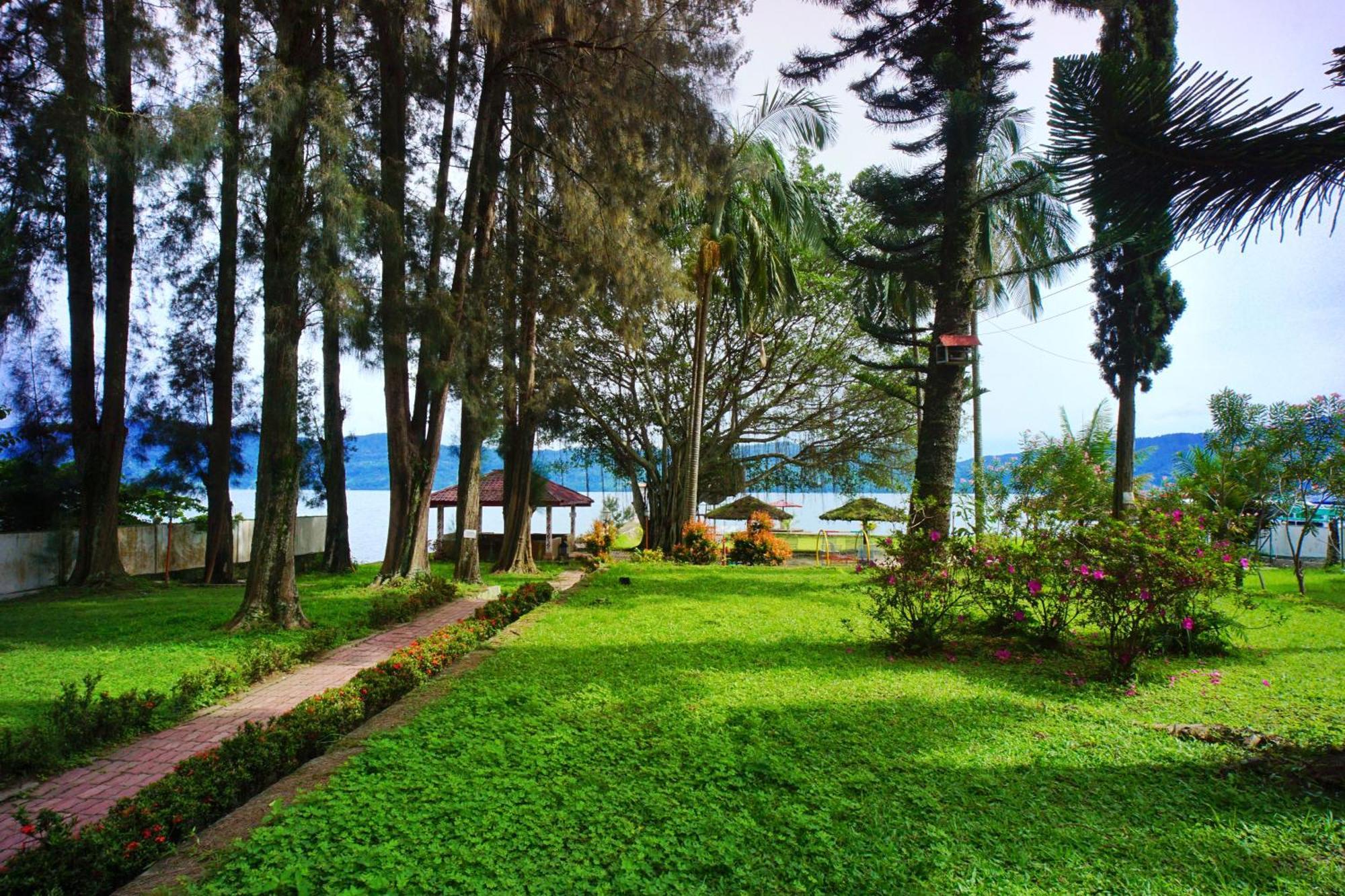 Hotel Pandu Lakeside Tuktuk Buitenkant foto