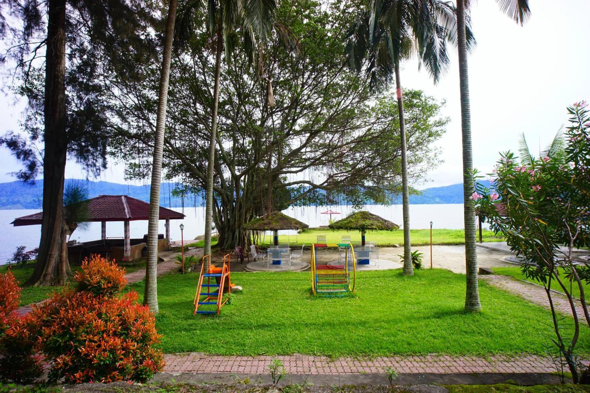 Hotel Pandu Lakeside Tuktuk Buitenkant foto