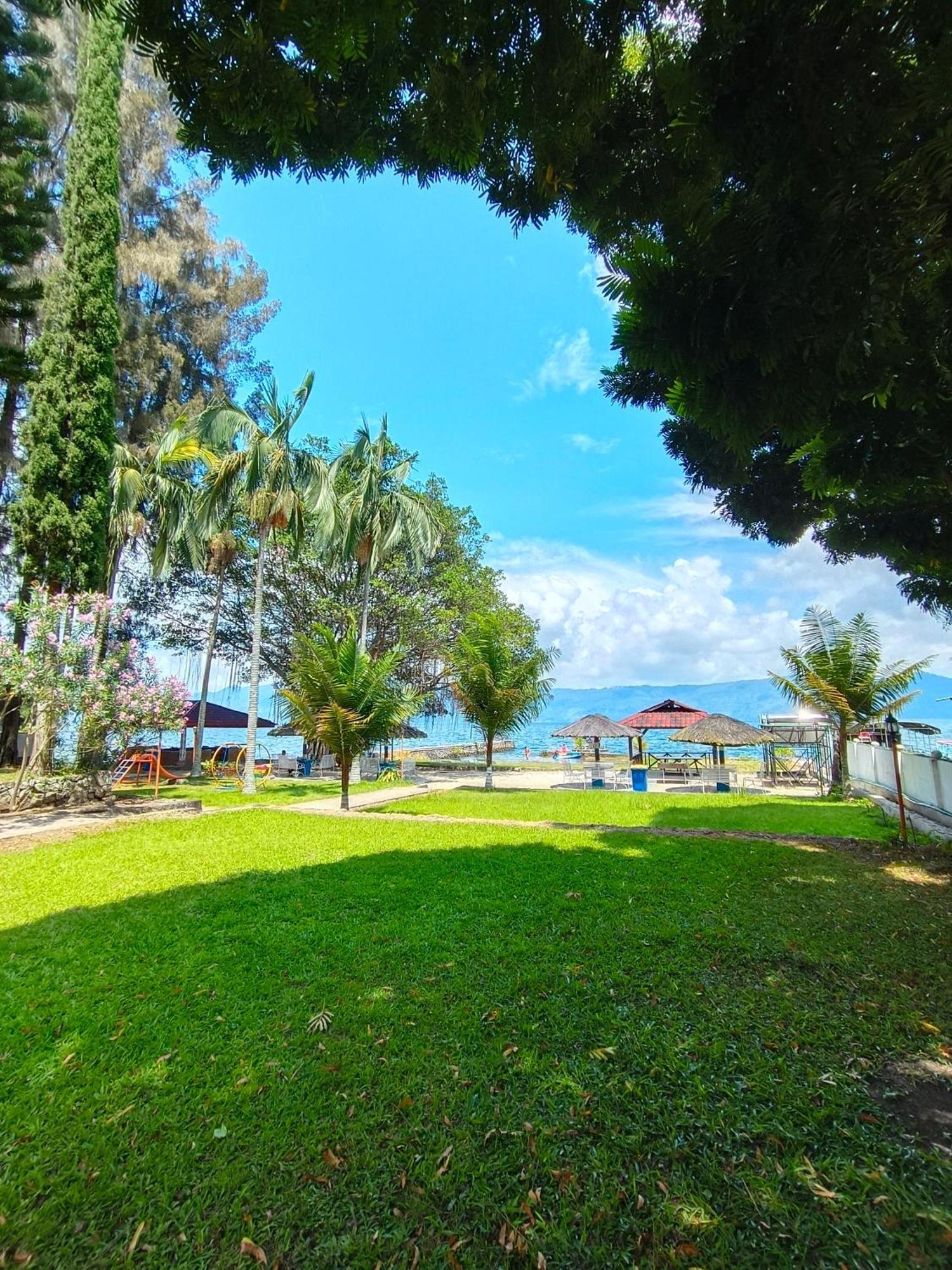 Hotel Pandu Lakeside Tuktuk Buitenkant foto