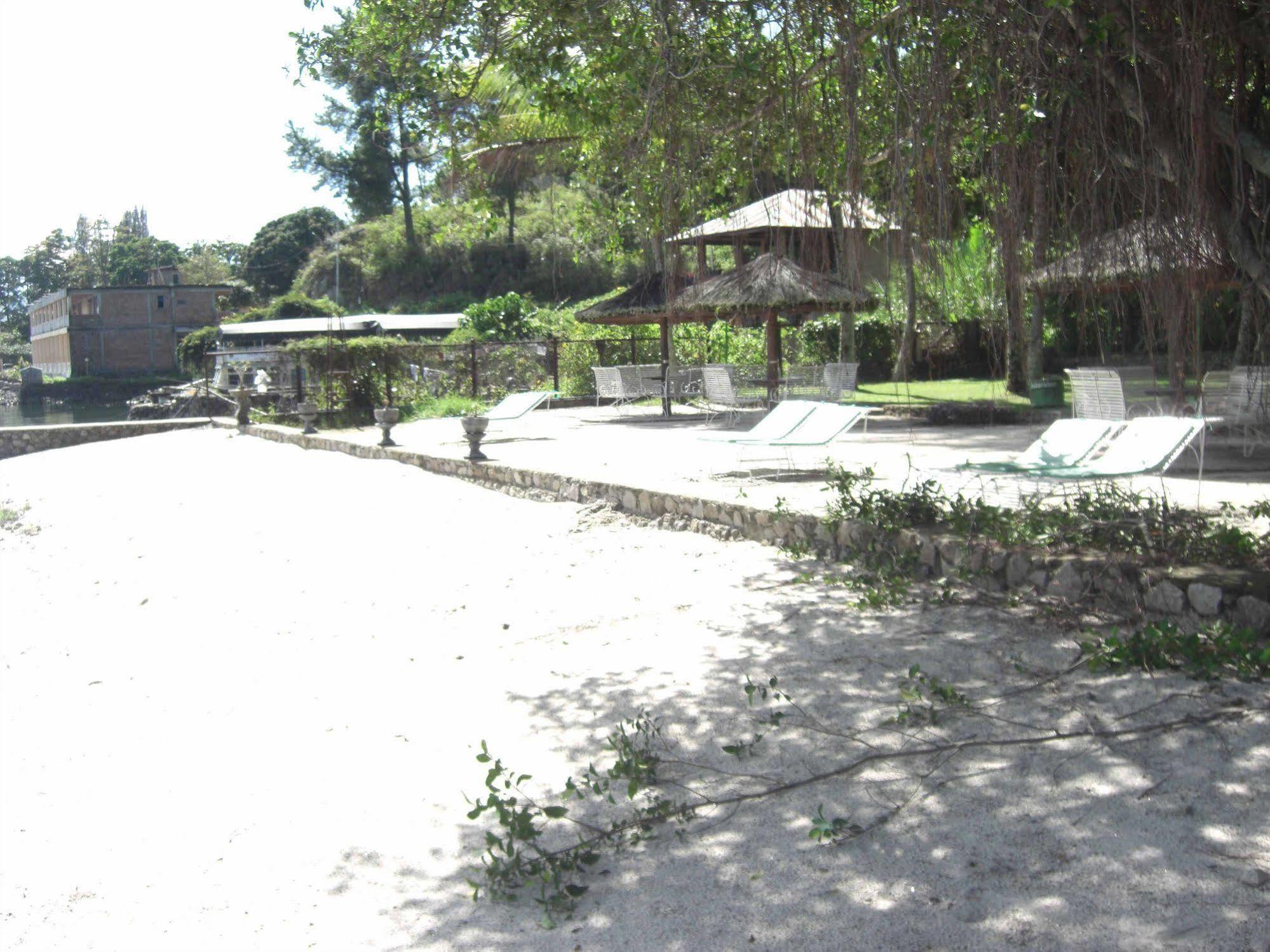 Hotel Pandu Lakeside Tuktuk Buitenkant foto