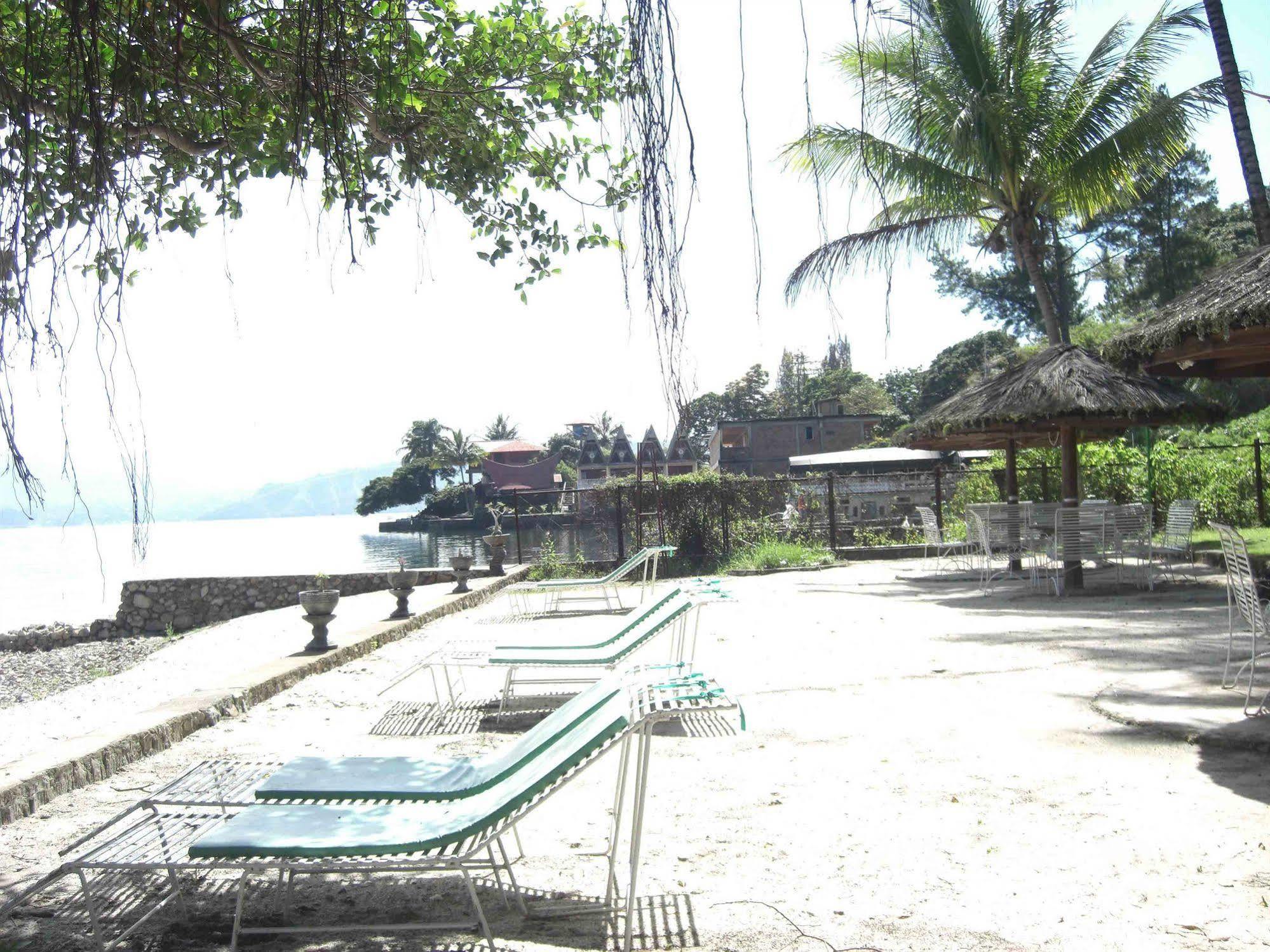 Hotel Pandu Lakeside Tuktuk Buitenkant foto