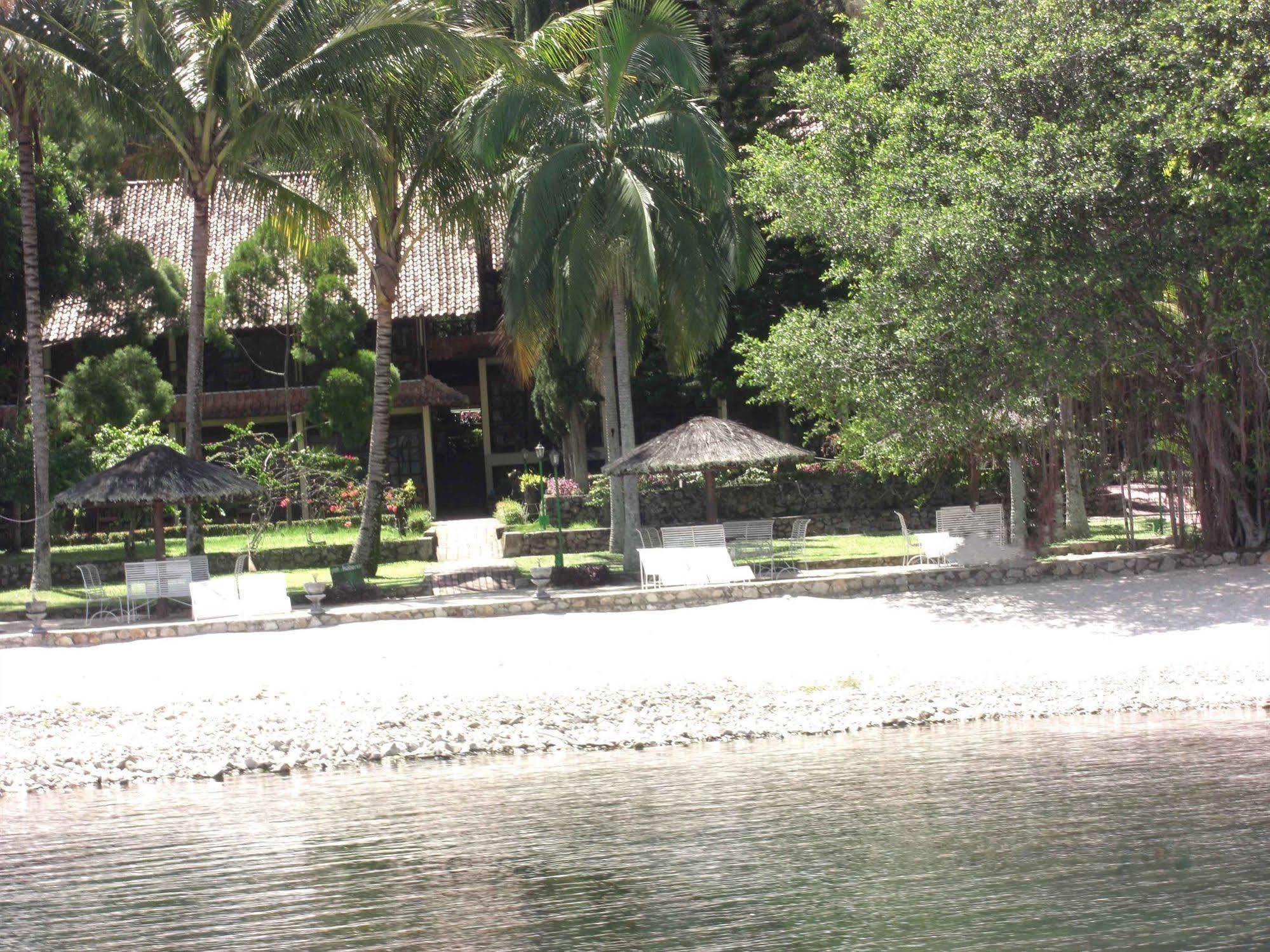 Hotel Pandu Lakeside Tuktuk Buitenkant foto